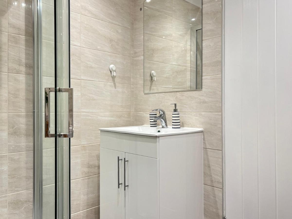 Modern 2 Bed Townhouse Just Outside City Walls With Free Private Parking يورك المظهر الخارجي الصورة